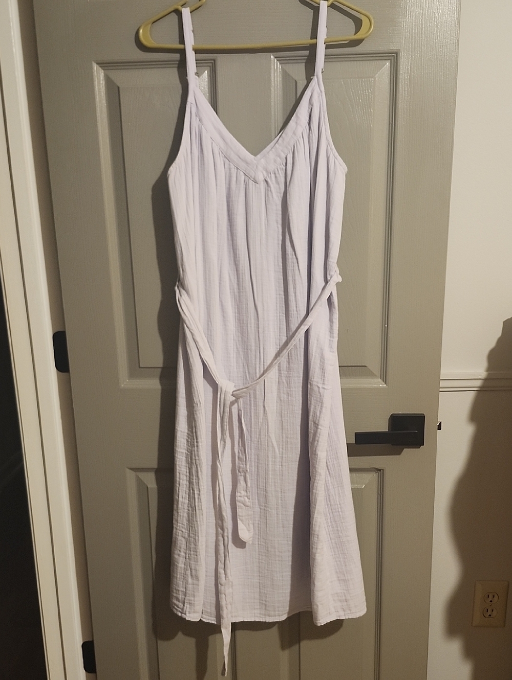 MEDIUM. GAP Pale Lavender V-Neck Midi Dress. Excellent Condition.